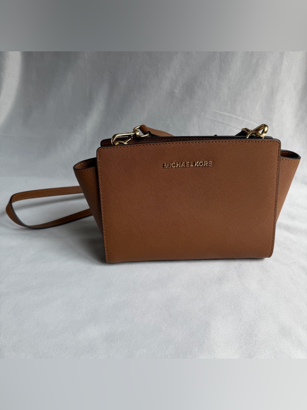 Michael Kors Selma Medium Saffiano Leather Messenger Crossbody Purse
